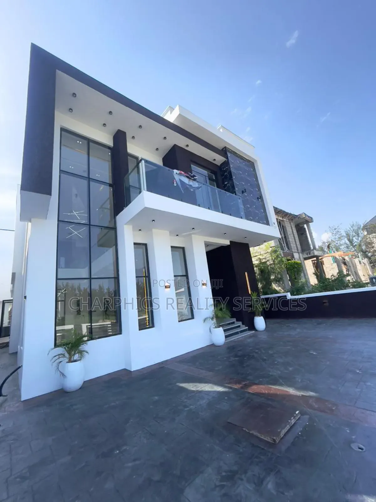 5bdrm Duplex in Ikota for sale in Ikota