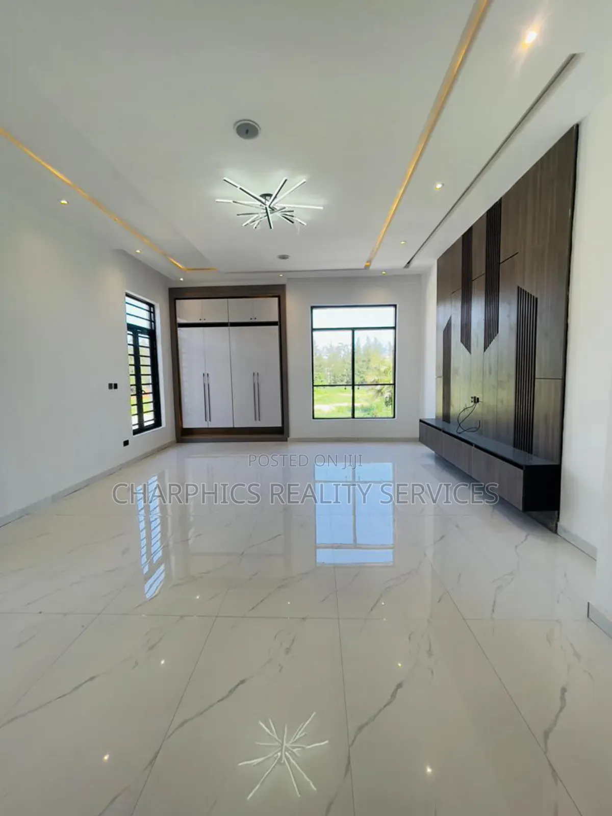 5bdrm Duplex in Ikota for sale in Ikota