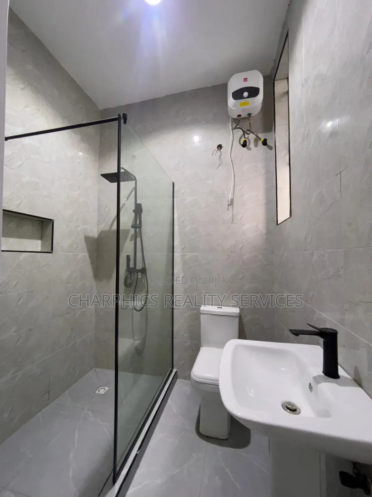 5bdrm Duplex in Lekki Phase 2 for sale in Lekki Phase 2