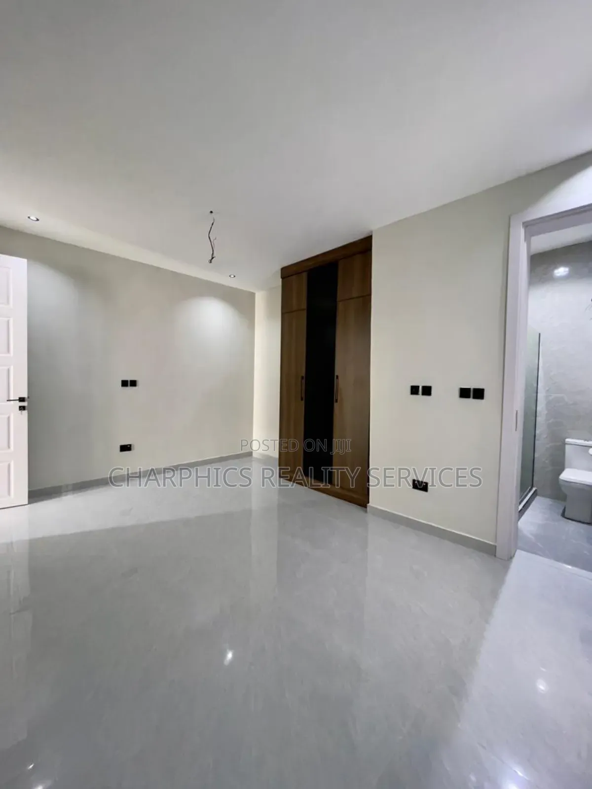 5bdrm Duplex in Lekki Phase 2 for sale in Lekki Phase 2