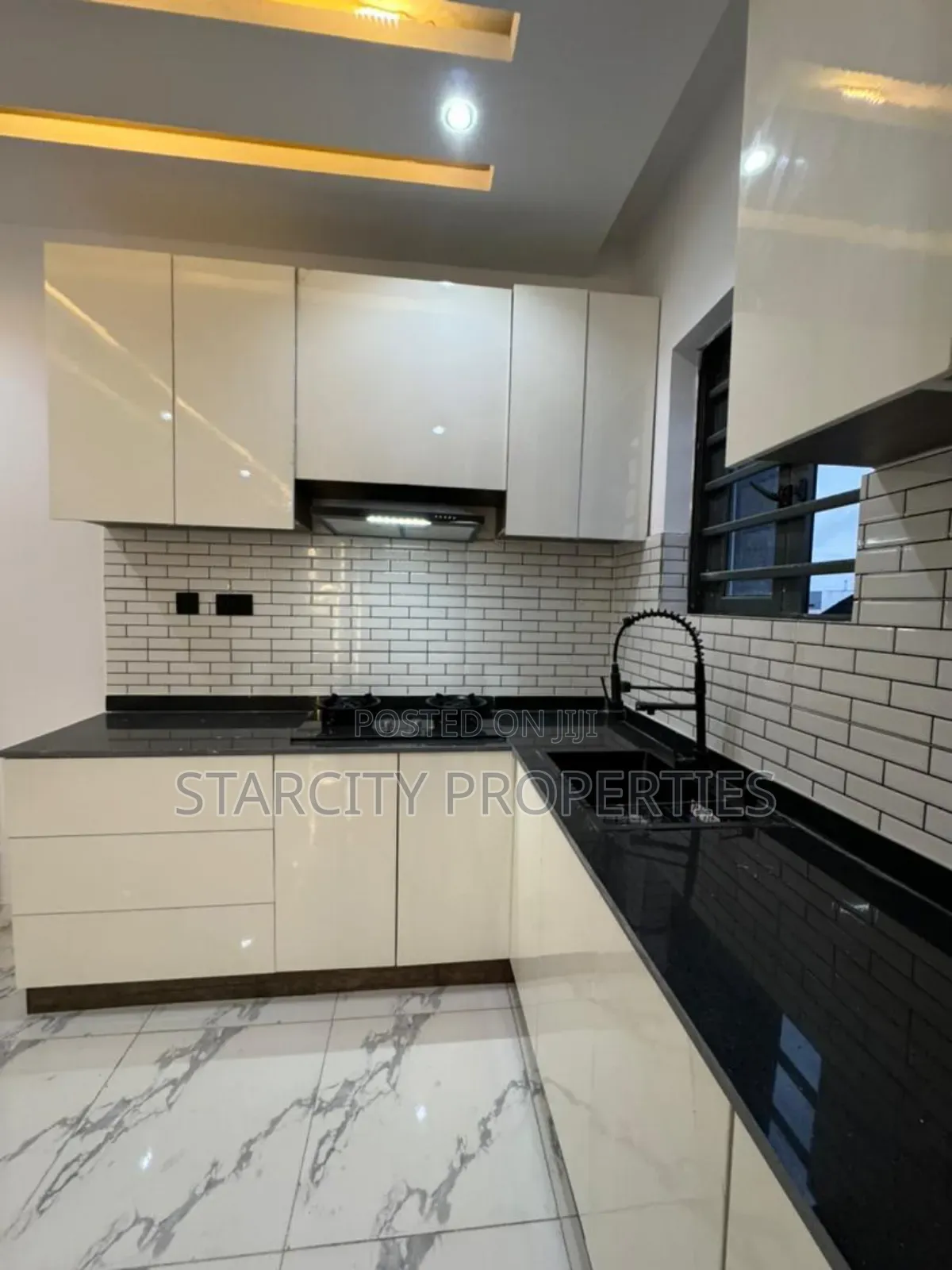 Furnished Studio Apartment in Secured Estate, Chevron for sale in Chevron
