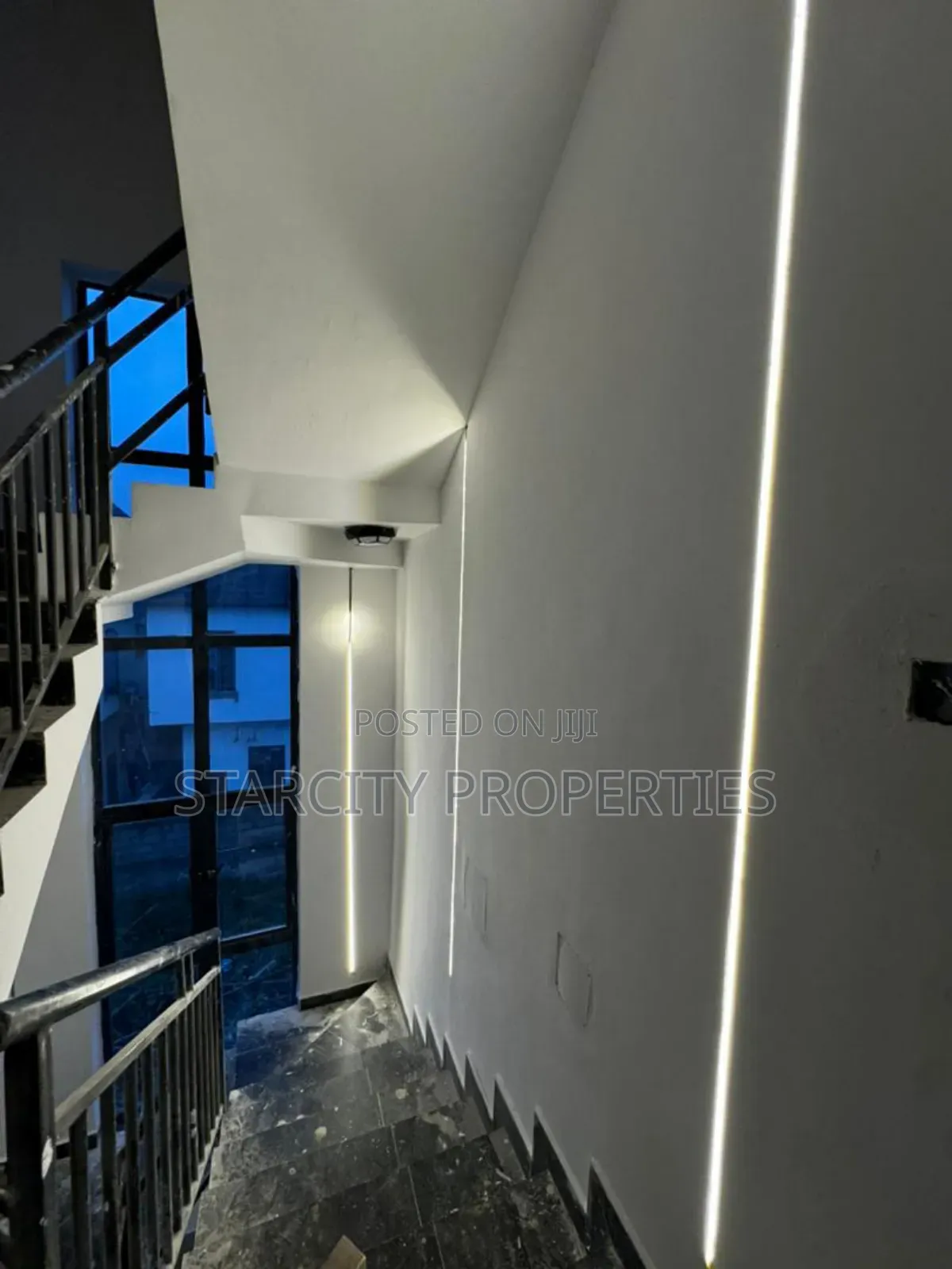 Furnished Studio Apartment in Secured Estate, Chevron for sale in Chevron