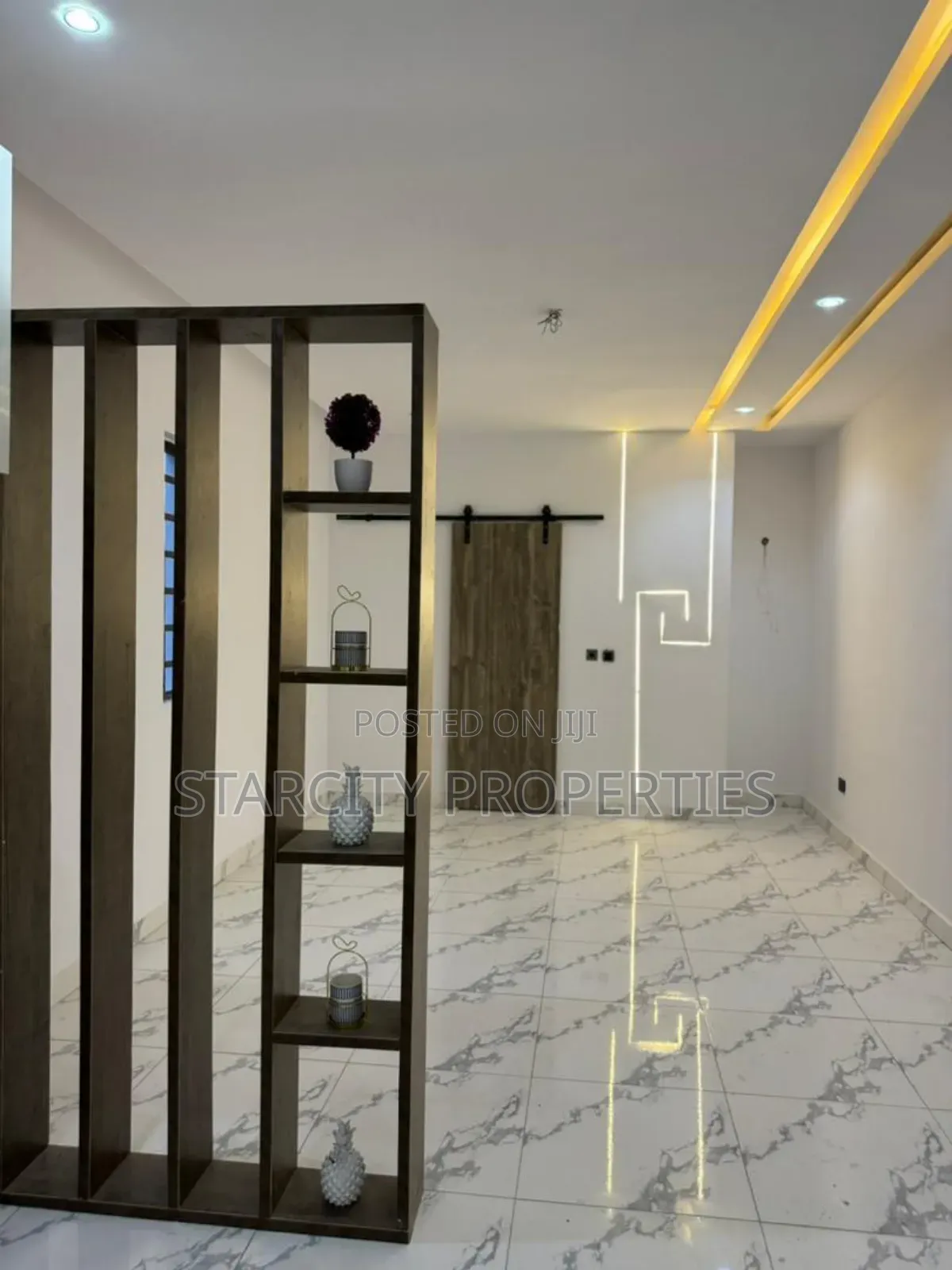 Furnished Studio Apartment in Secured Estate, Chevron for sale in Chevron