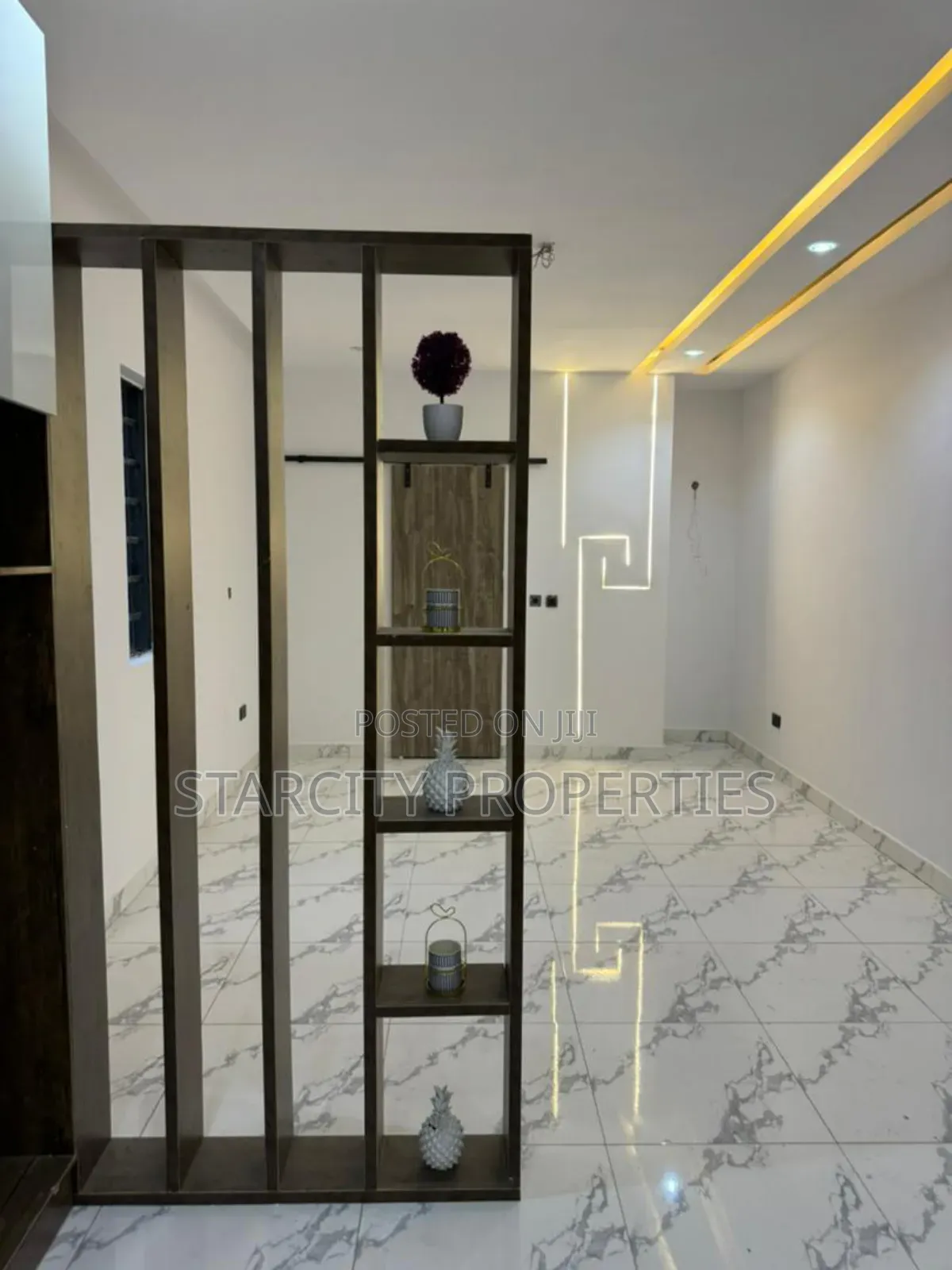 Furnished Studio Apartment in Secured Estate, Chevron for sale in Chevron