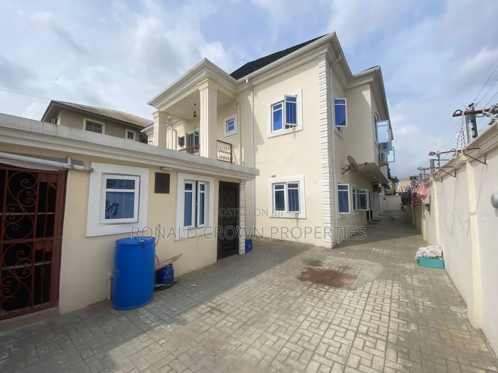 3bdrm Block of Flats in Ago Palace for sale in Ago Palace