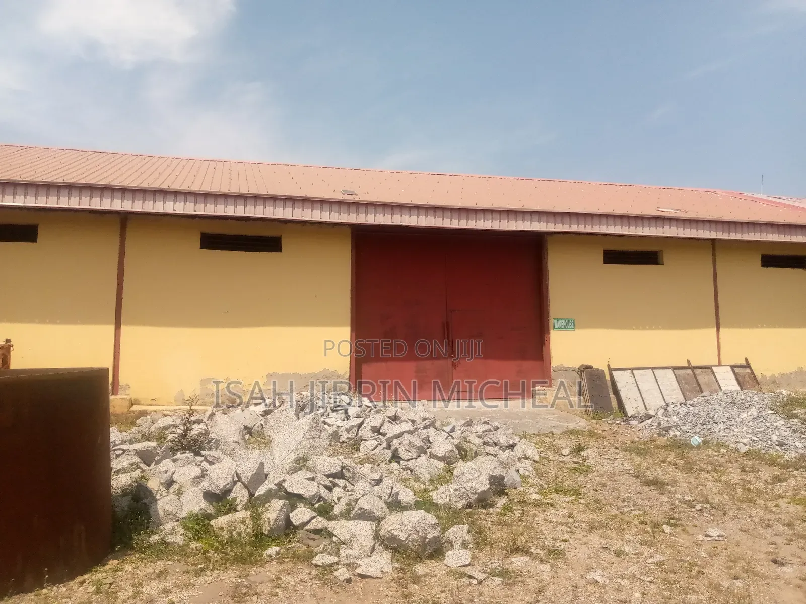 Concrete 300sqm Warehouse Along Deidei Expressway for Rent in Kubwa