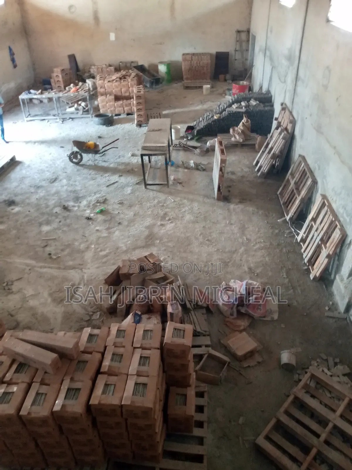 Concrete 300sqm Warehouse Along Deidei Expressway for Rent in Kubwa