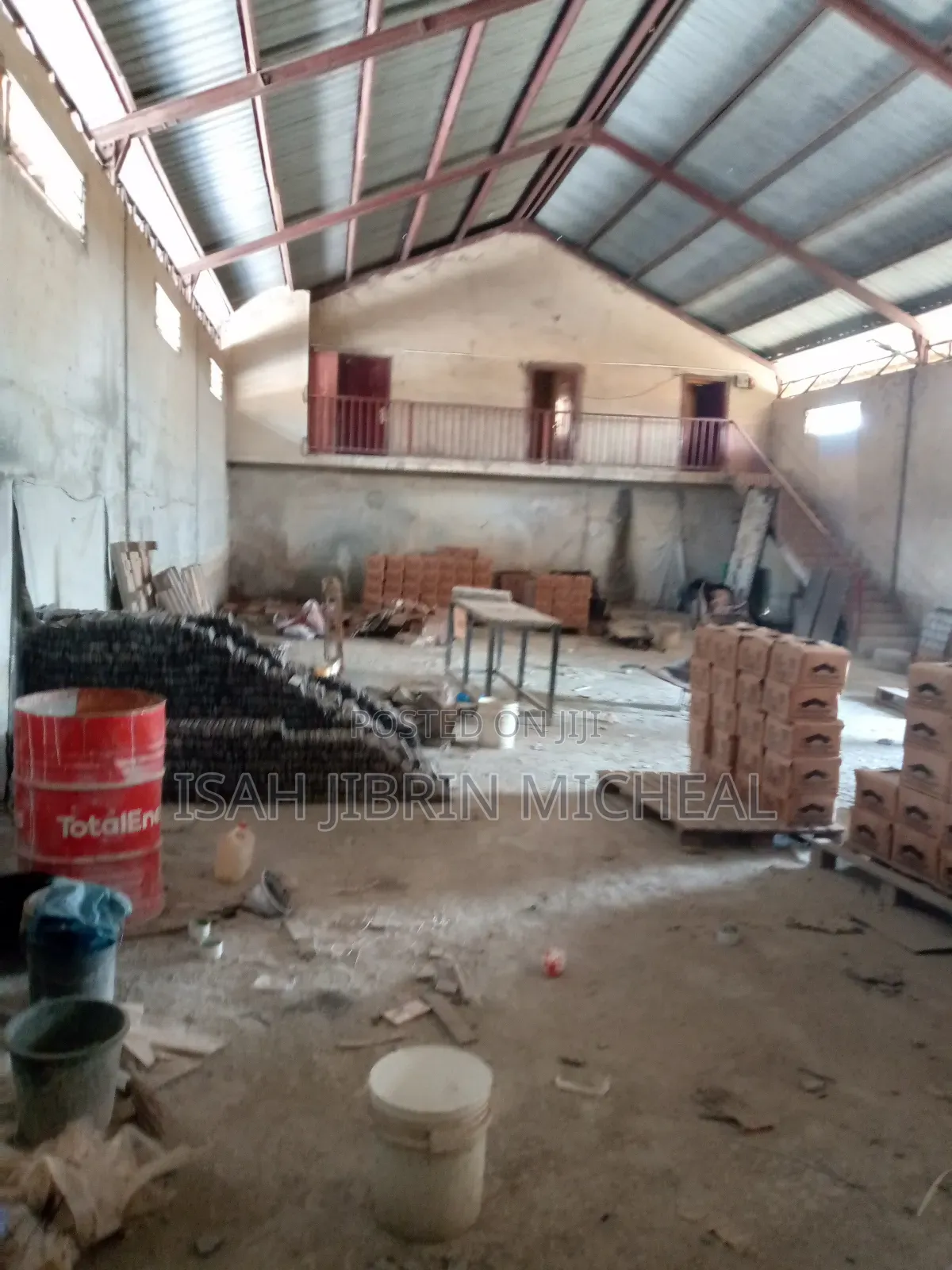 Concrete 300sqm Warehouse Along Deidei Expressway for Rent in Kubwa