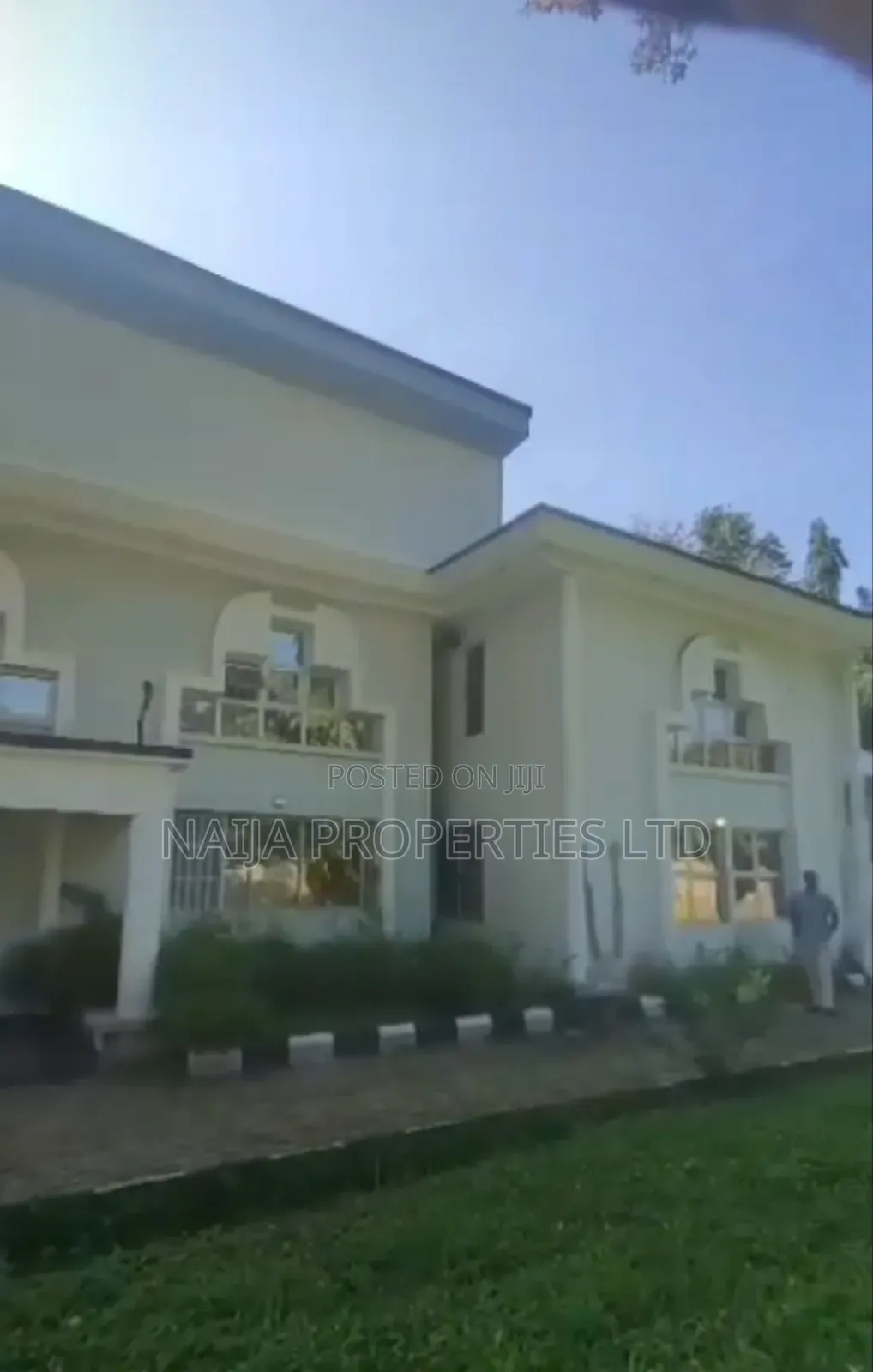 6 Bedroom Duplex on 1500sqm of Land at Ikoyi Crescent for Office Use in Ikoyi