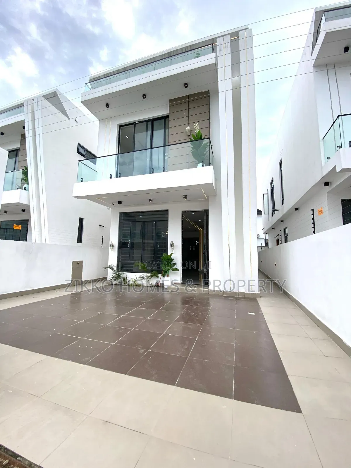 4bdrm Duplex in Orchid Road, Lekki for sale in Lekki