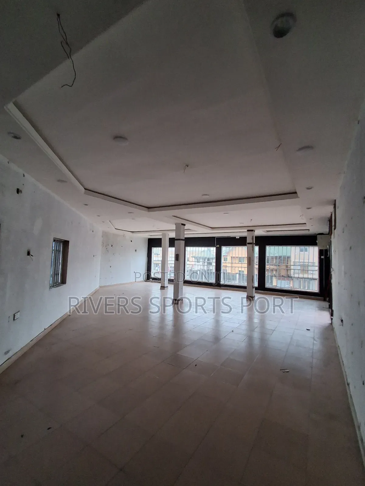 Big Shop To Let With P.O.P And Toilet At Ada George Road in Port-Harcourt