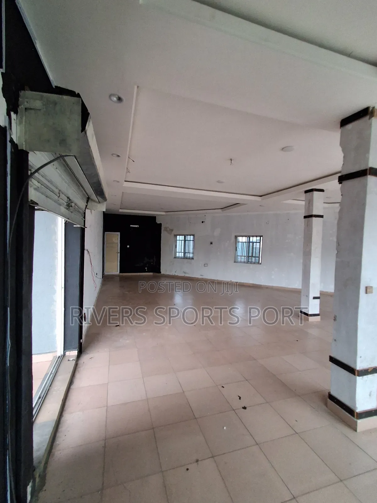 Big Shop To Let With P.O.P And Toilet At Ada George Road in Port-Harcourt
