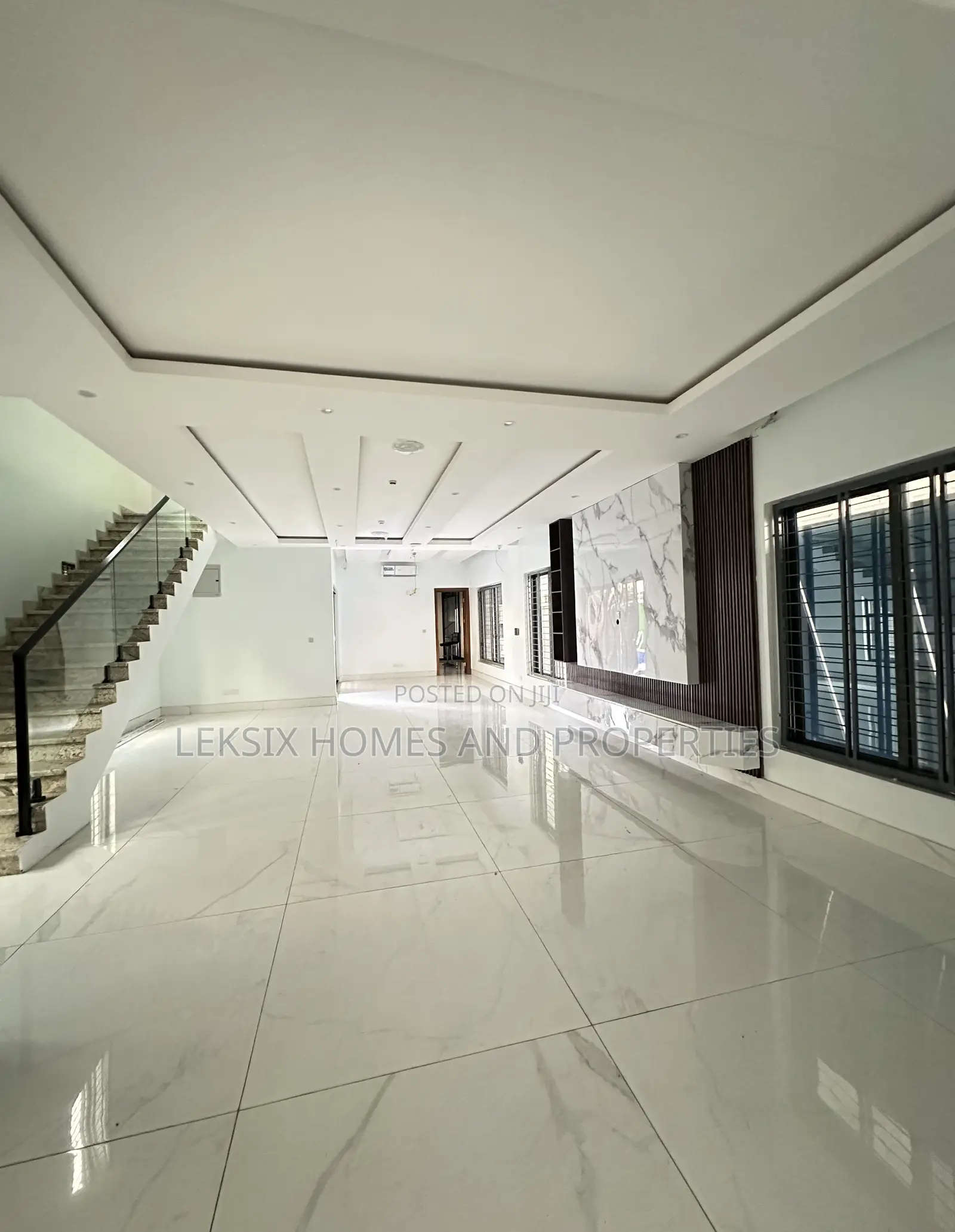 5bdrm Duplex in A Well Serene And, Lekki Phase 1 for sale in Lekki Phase 1