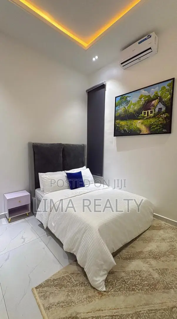 Fully Detached 5 Bedroom for Party and Normal Stay With Swimming Pool in Ikate