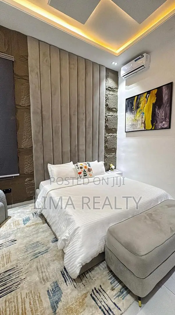 Fully Detached 5 Bedroom for Party and Normal Stay With Swimming Pool in Ikate