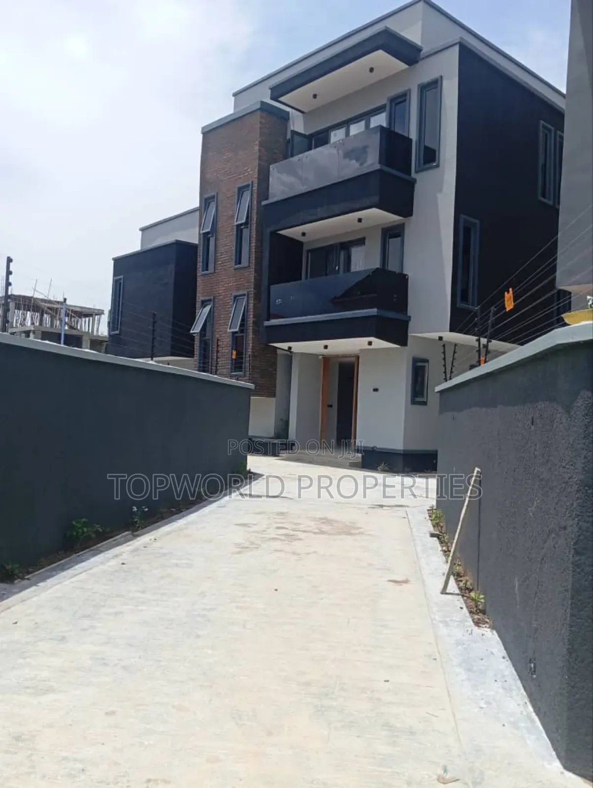 5bdrm Duplex in Ikeja Gra for sale in Ikeja GRA