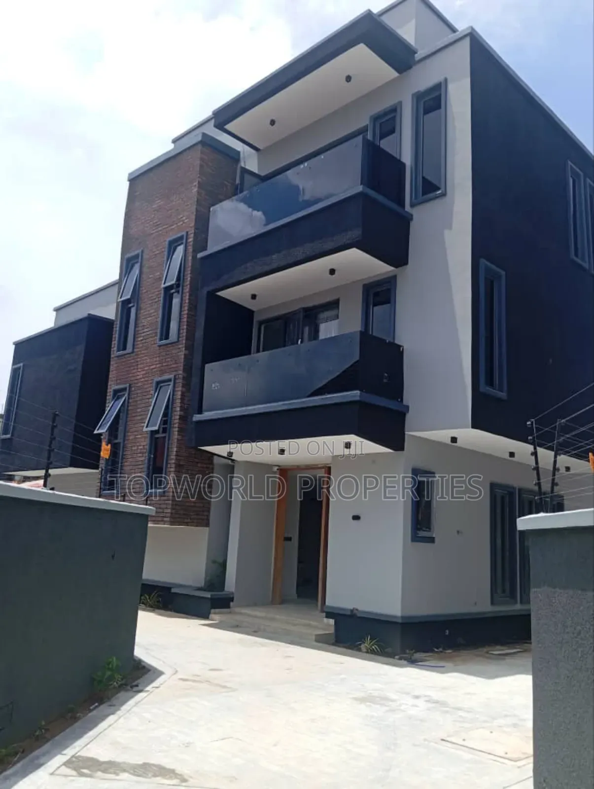 5bdrm Duplex in Ikeja Gra for sale in Ikeja GRA