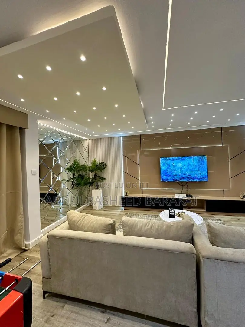 Luxury 1 Bedroom Apartment With Soccer Board in Lekki Phase 1