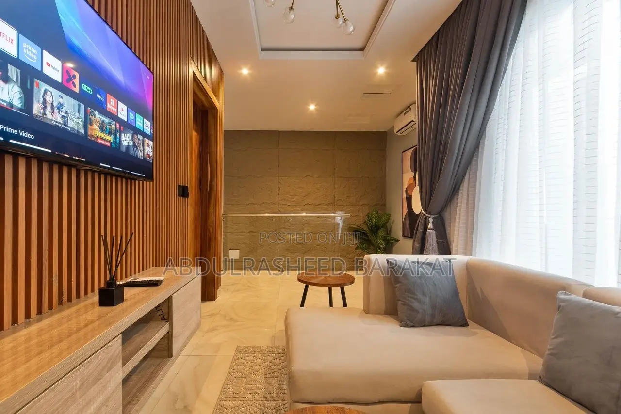 Luxury 2 Bedroom Apartment With Pool Ps5 Balcony Mini Bar in Lekki Phase 1