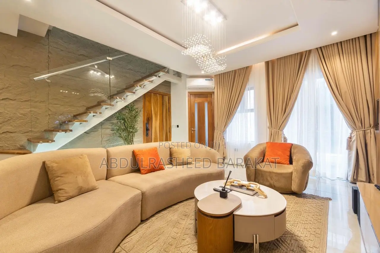 Luxury 2 Bedroom Apartment With Pool Ps5 Balcony Mini Bar in Lekki Phase 1