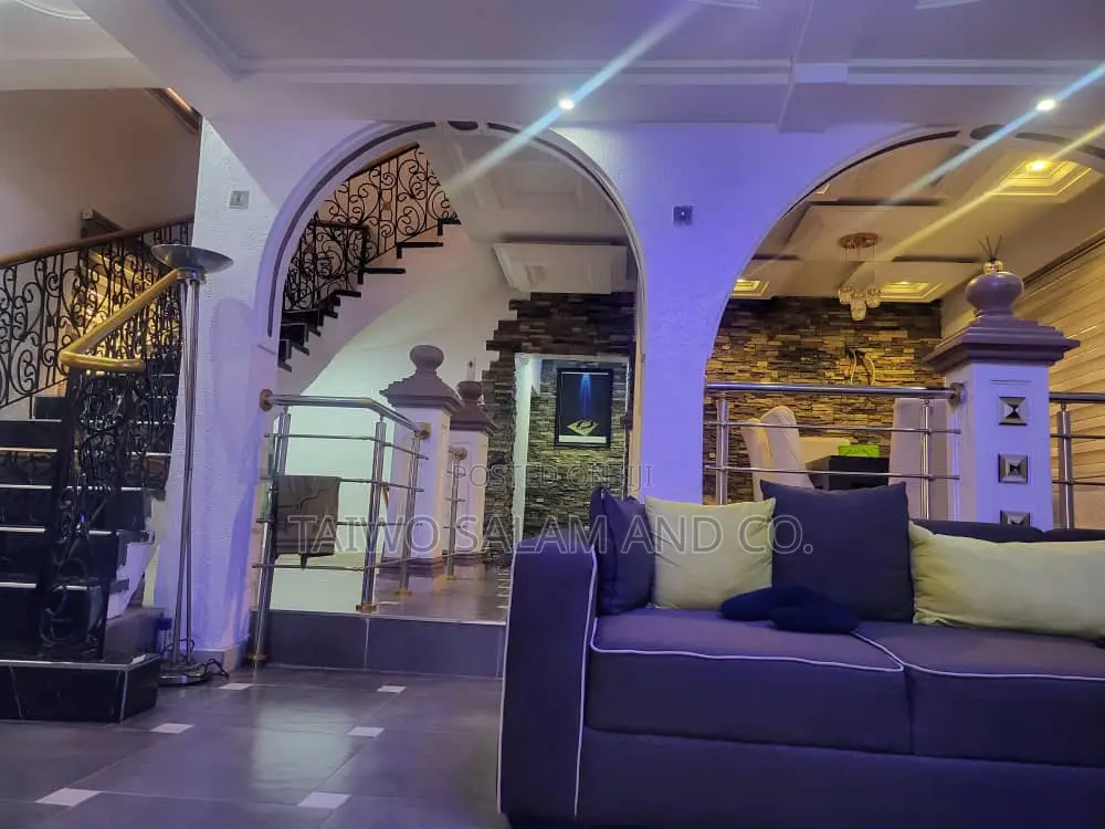 4bdrm Duplex in Akala Express for sale in Akala Express