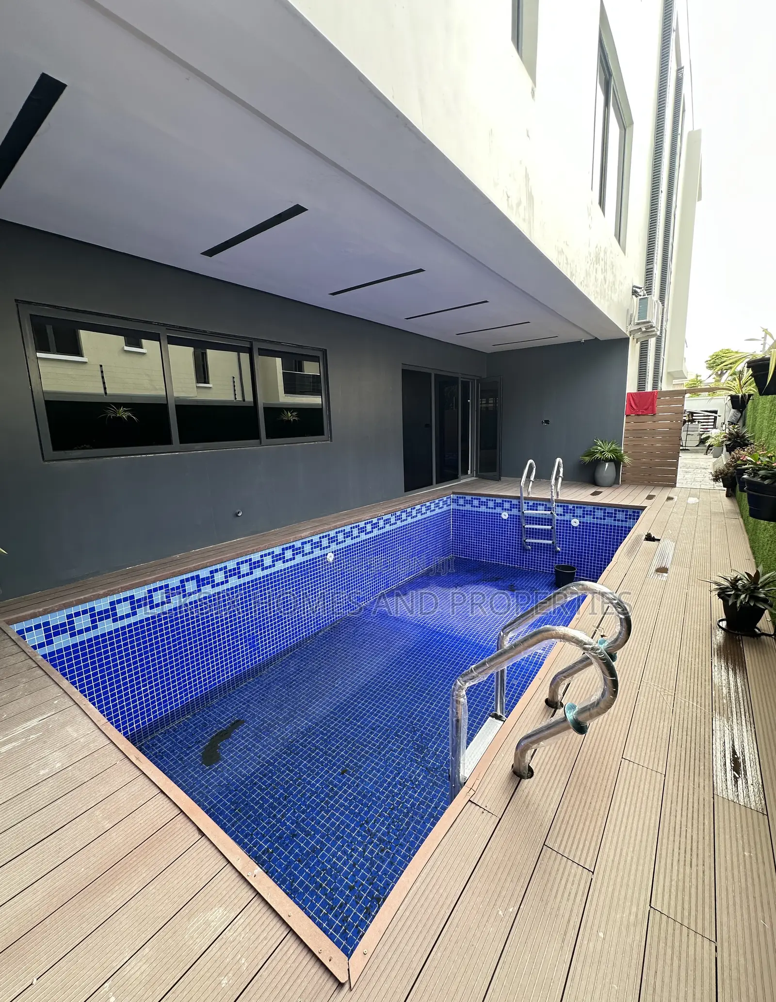 5bdrm Duplex in A Well Serene And, Lekki Phase 1 for sale in Lekki Phase 1