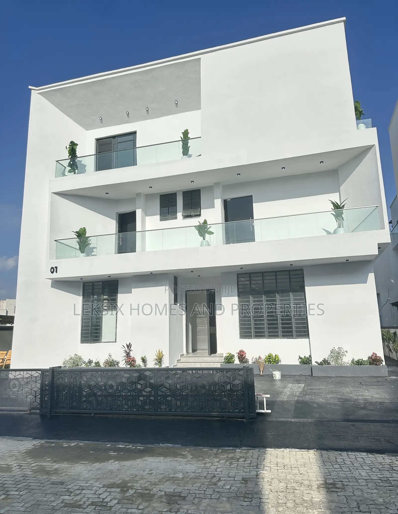 5bdrm Duplex in A Well Secured, Chevron for sale in Chevron
