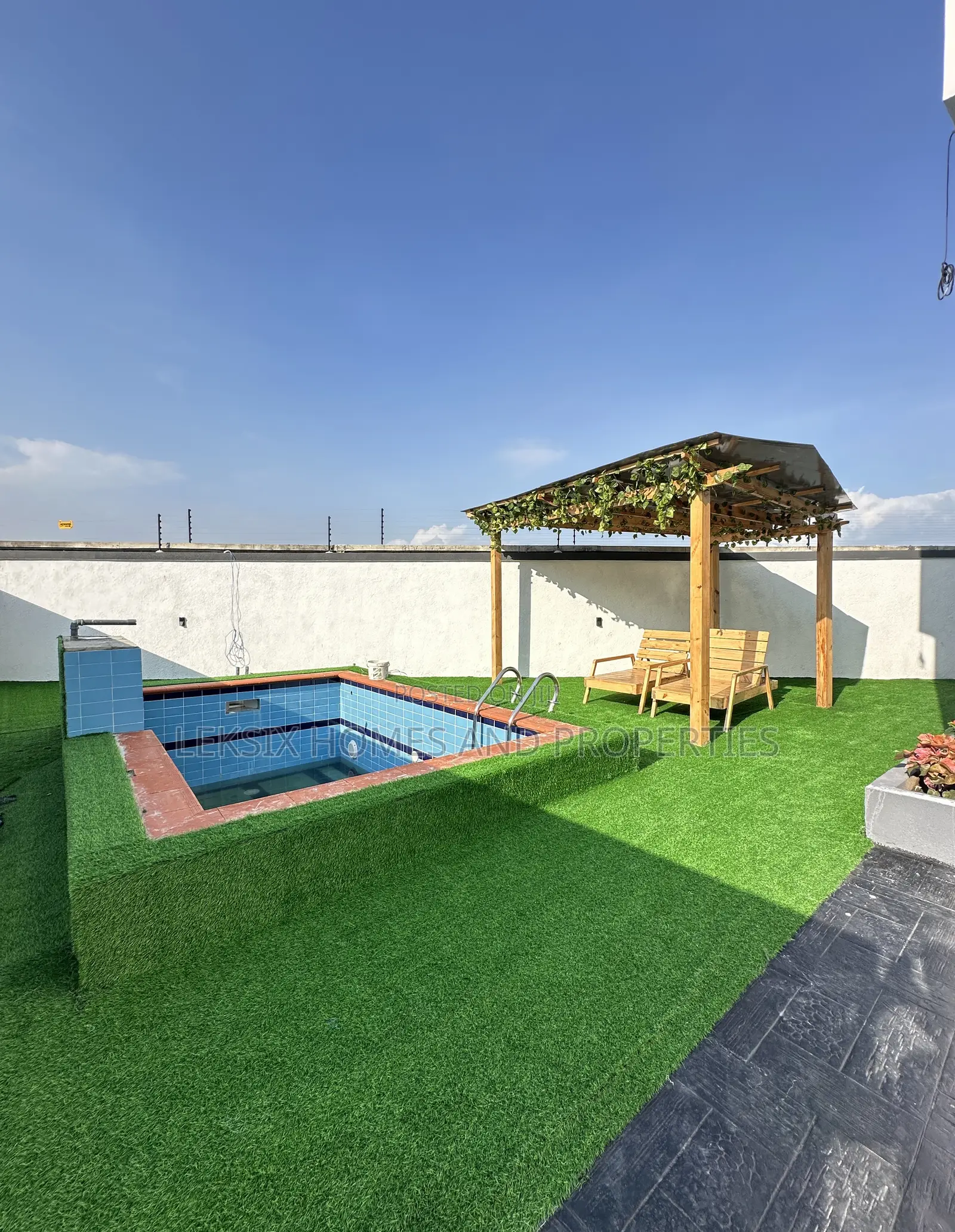 5bdrm Duplex in A Well Secured, Chevron for sale in Chevron