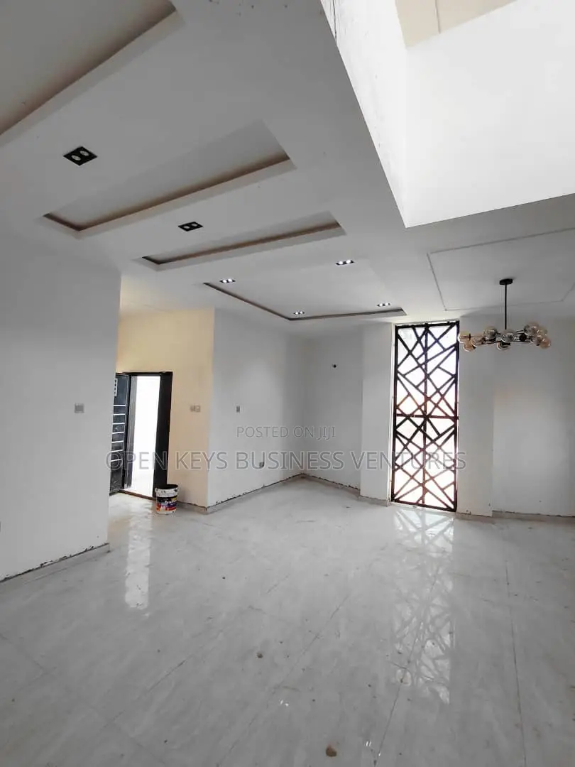 Furnished 4bdrm Duplex in Alalubosa for sale in Alalubosa
