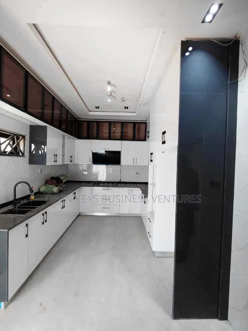 Furnished 4bdrm Duplex in Alalubosa for sale in Alalubosa