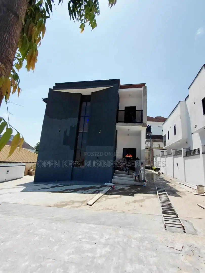 Furnished 4bdrm Duplex in Alalubosa for sale in Alalubosa