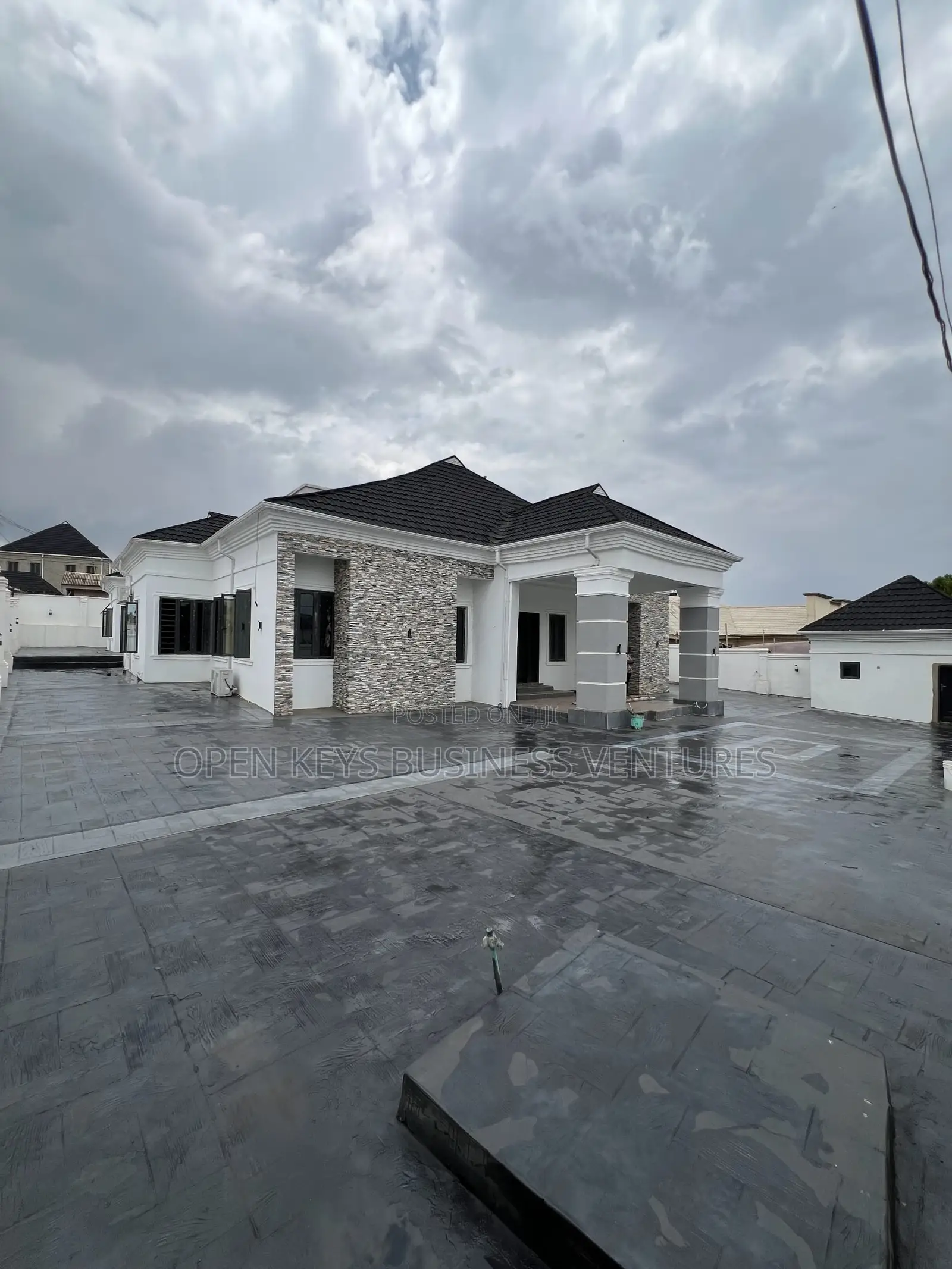 Furnished 5bdrm Bungalow in Aiyegoro, Akobo for sale in Akobo