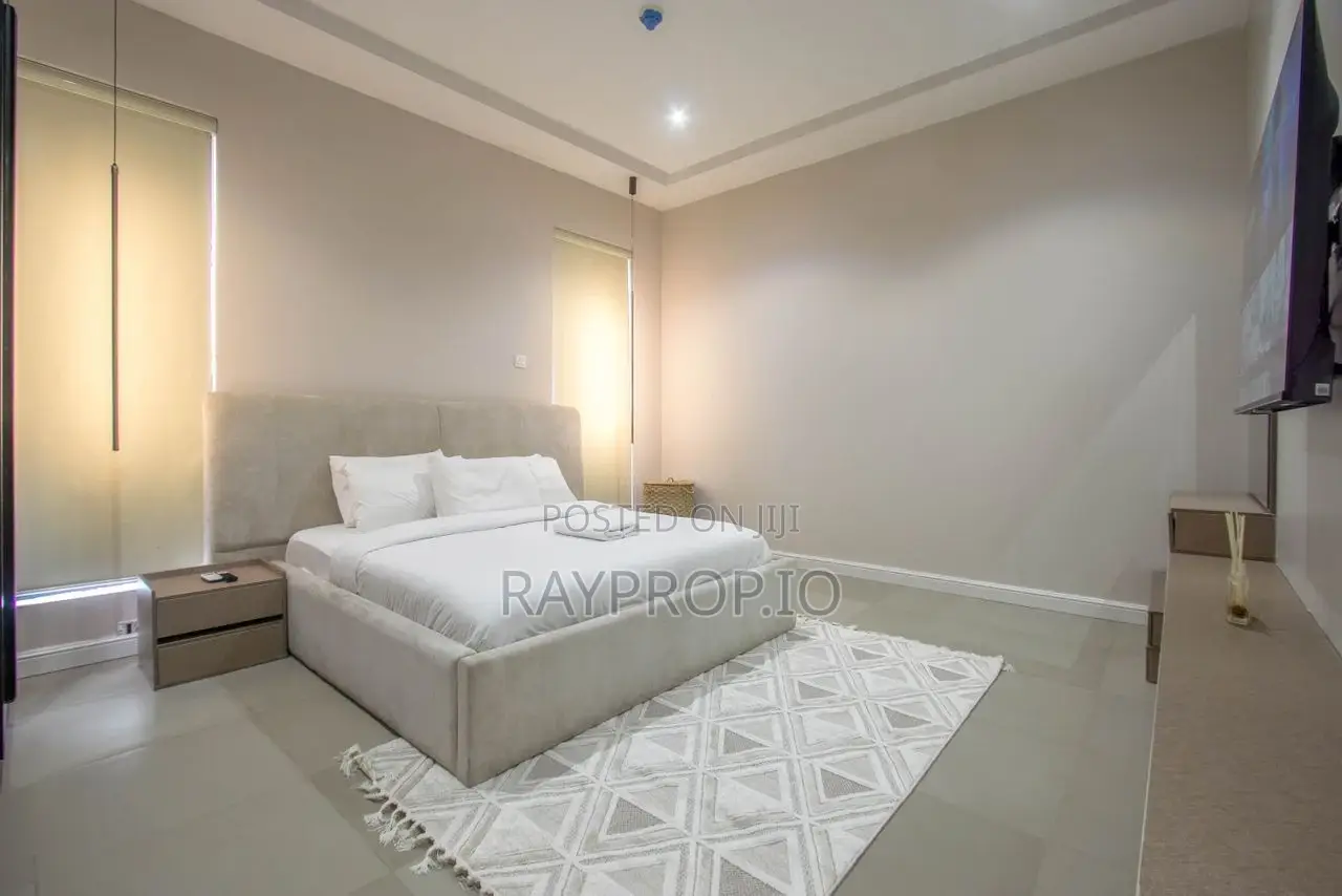 11ec57qd - 2 Bedroom Shortlet in Lekki Phase 1 in Lekki Phase 1
