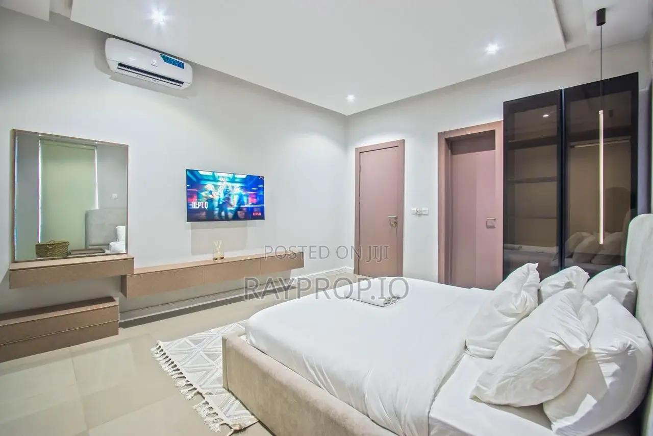 11ec57qd - 2 Bedroom Shortlet in Lekki Phase 1 in Lekki Phase 1