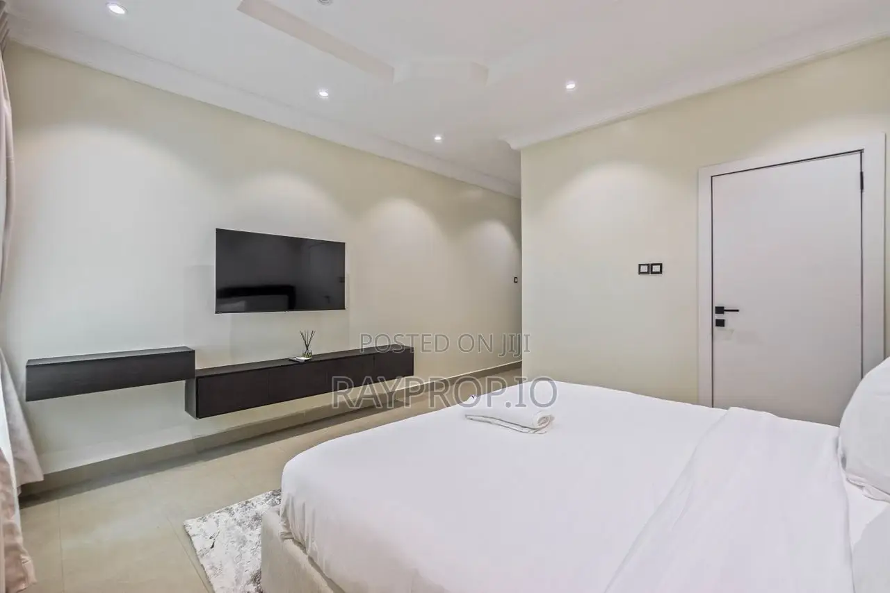 176ef9jb - 3 Bedroom Shortlet in Ikoyi in Parkview Estate