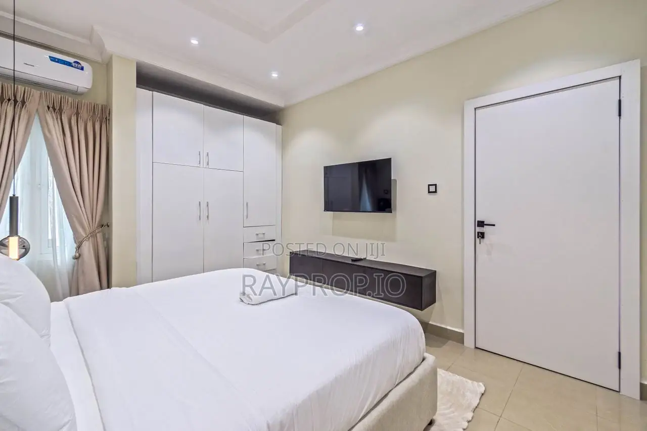 176ef9jb - 3 Bedroom Shortlet in Ikoyi in Parkview Estate
