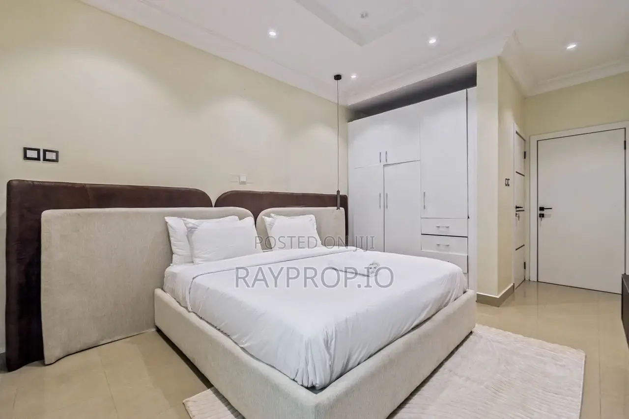 176ef9jb - 3 Bedroom Shortlet in Ikoyi in Parkview Estate