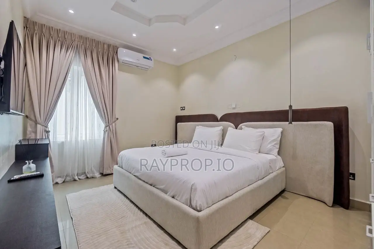 176ef9jb - 3 Bedroom Shortlet in Ikoyi in Parkview Estate