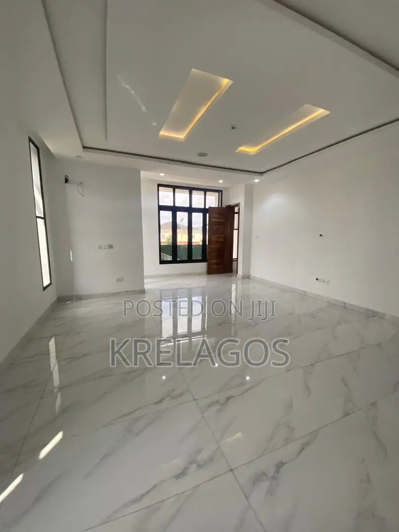 5bdrm Duplex in Royal Garden, Off Lekki-Epe Expressway for sale in Off Lekki-Epe Expressway