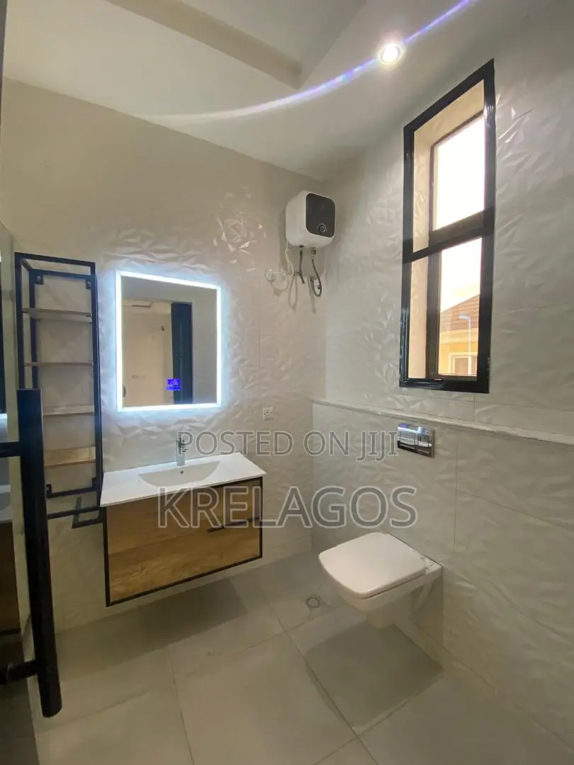 5bdrm Duplex in Royal Garden, Off Lekki-Epe Expressway for sale in Off Lekki-Epe Expressway