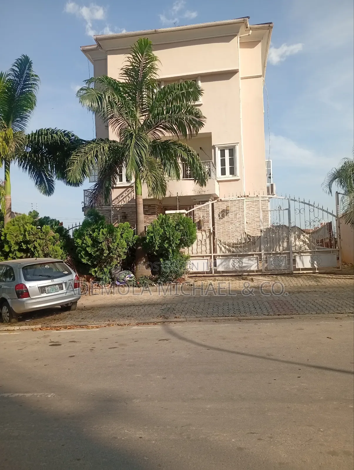 6bdrm Duplex in British Village Wuse for sale in Wuse 2