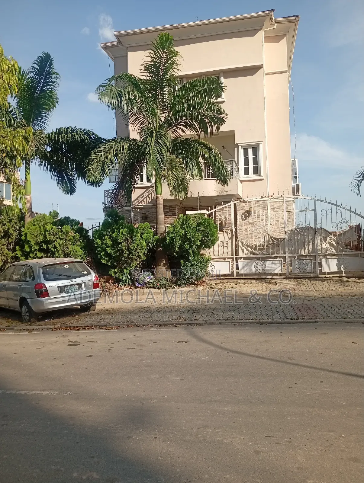 6bdrm Duplex in British Village Wuse for sale in Wuse 2