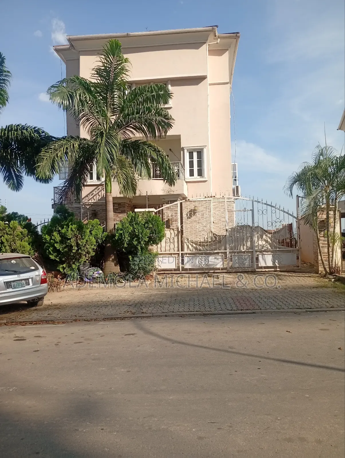6bdrm Duplex in British Village Wuse for sale in Wuse 2