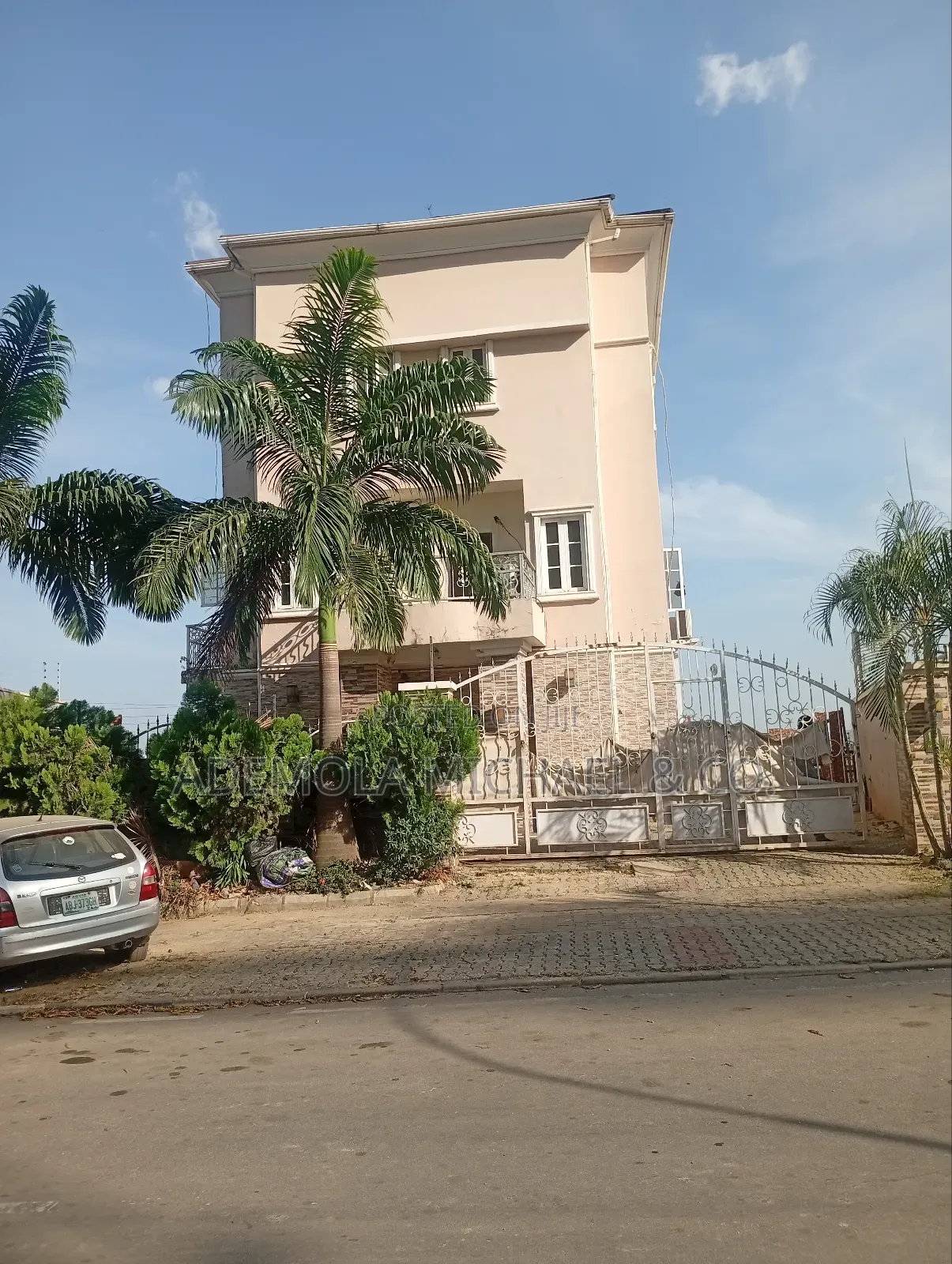 6bdrm Duplex in British Village Wuse for sale in Wuse 2