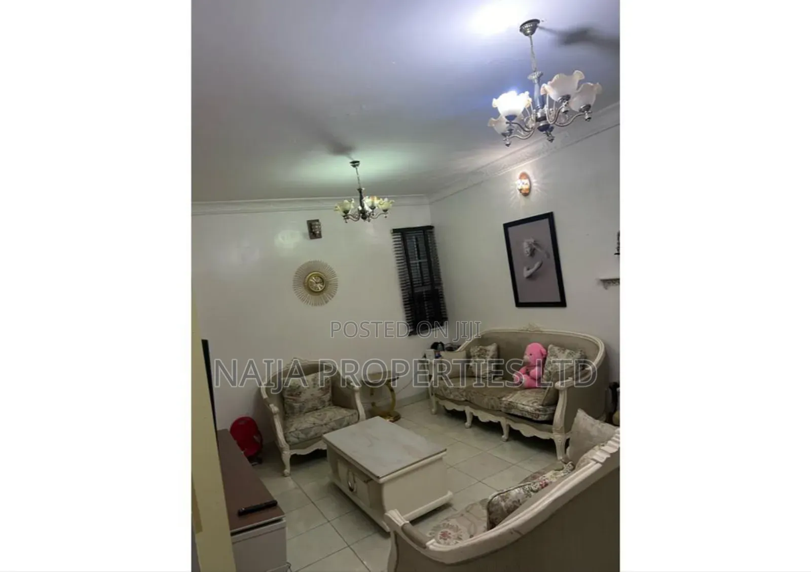 2bdrm Apartment in Igboefon, Lekki for sale in Lekki