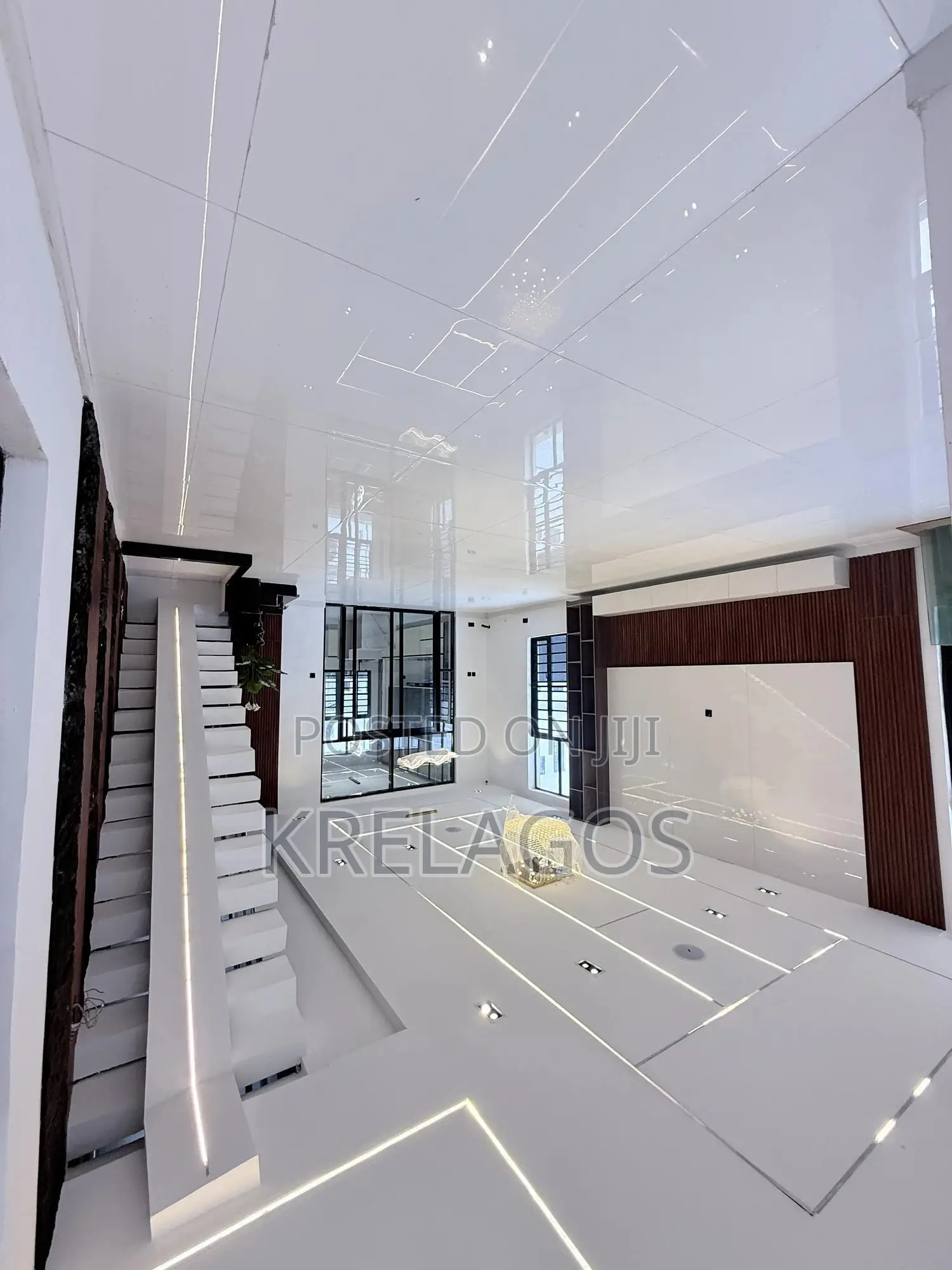 5bdrm Duplex in Chevron for sale in Chevron