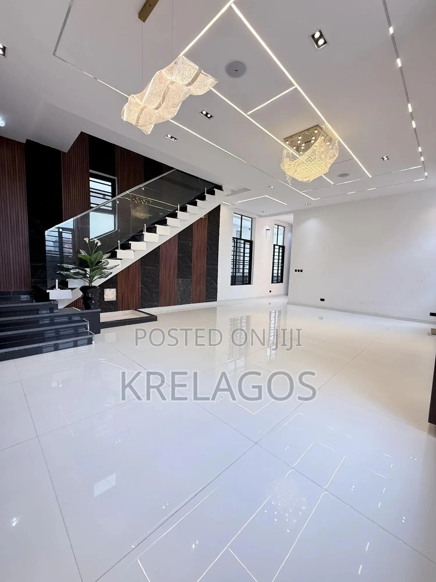 5bdrm Duplex in Chevron for sale in Chevron
