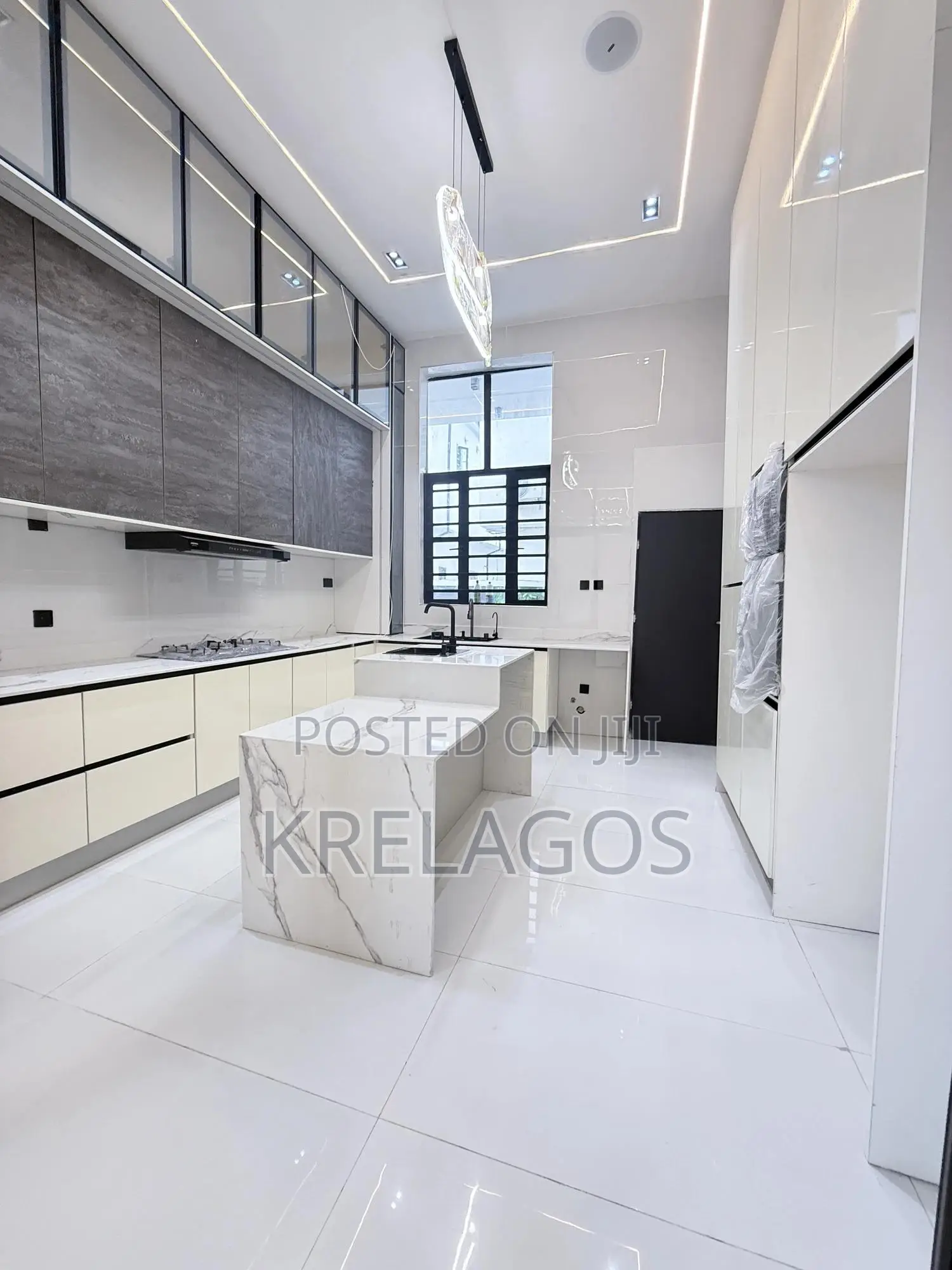 5bdrm Duplex in Chevron for sale in Chevron
