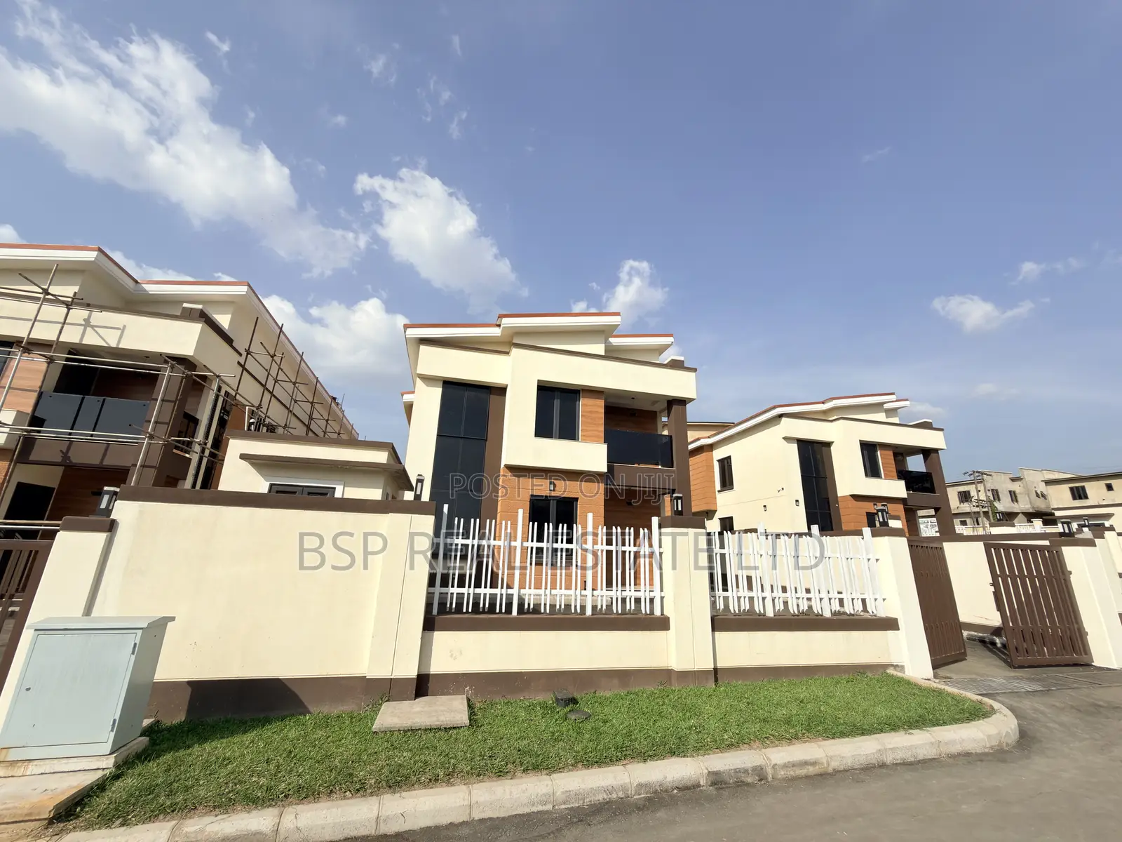 4bdrm Duplex in Life Camp for sale in Life Camp