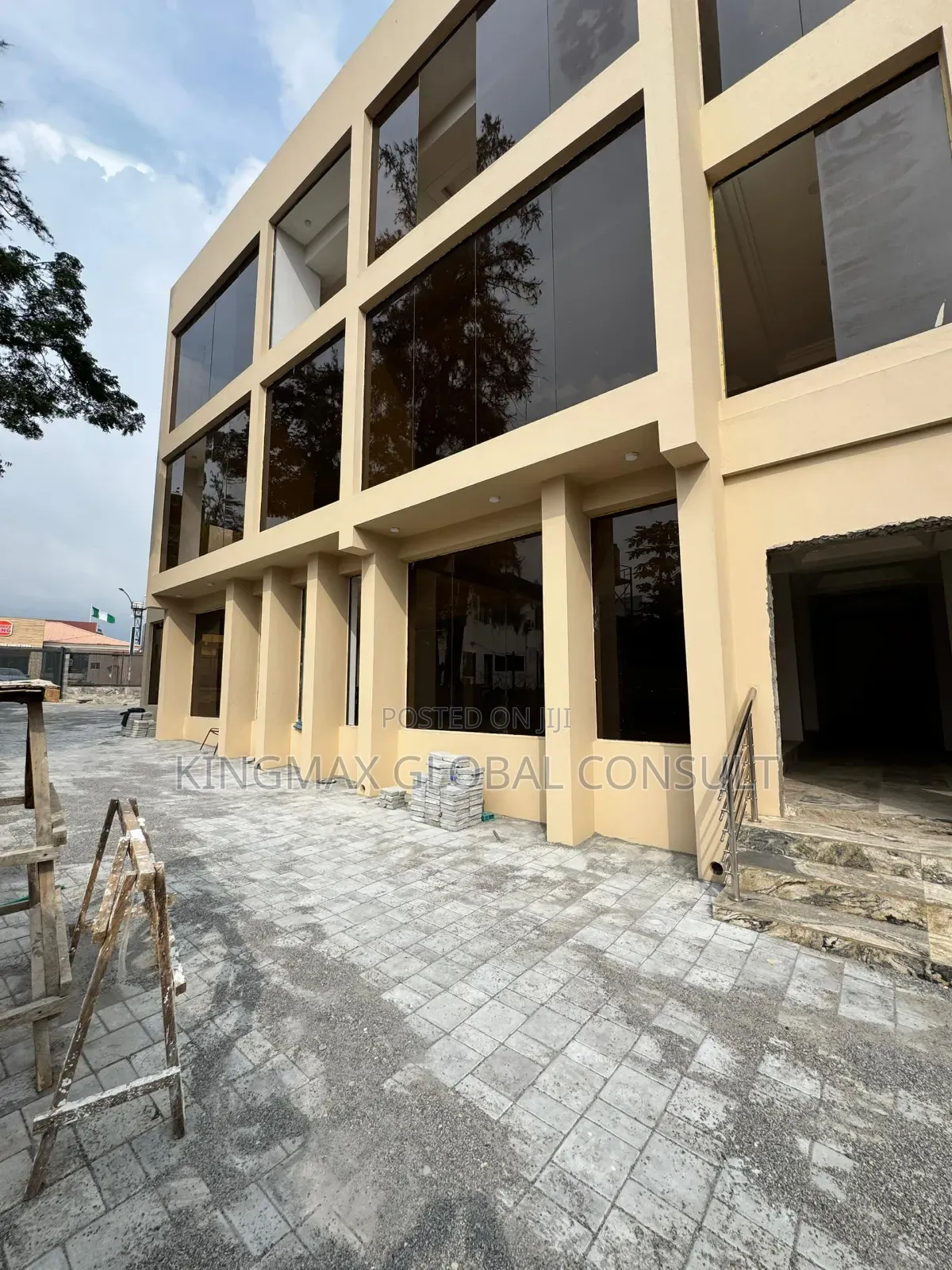 Just Listed for Sale !! Presenting a Prestigious Commercial Property in Wuse